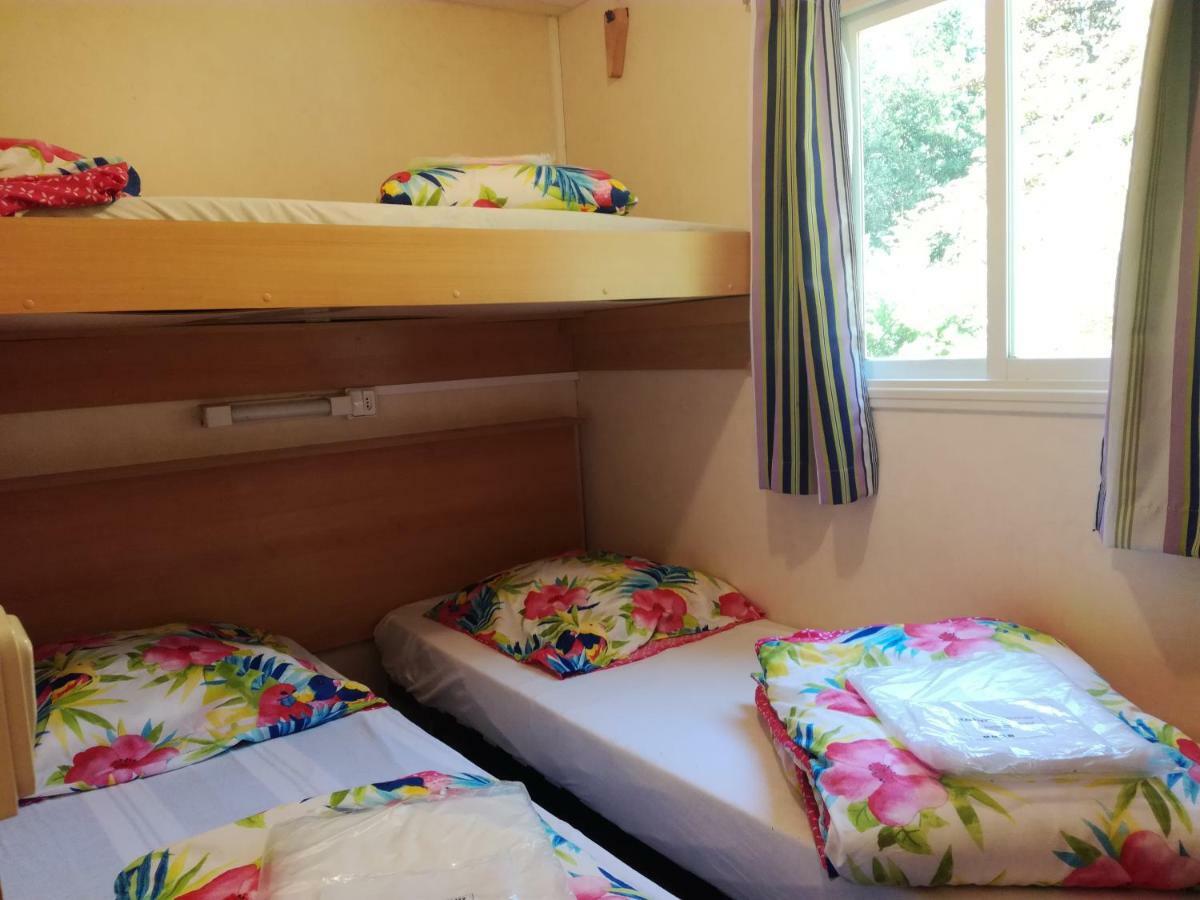 Camping De Flechat Hotel Orcival Exterior photo